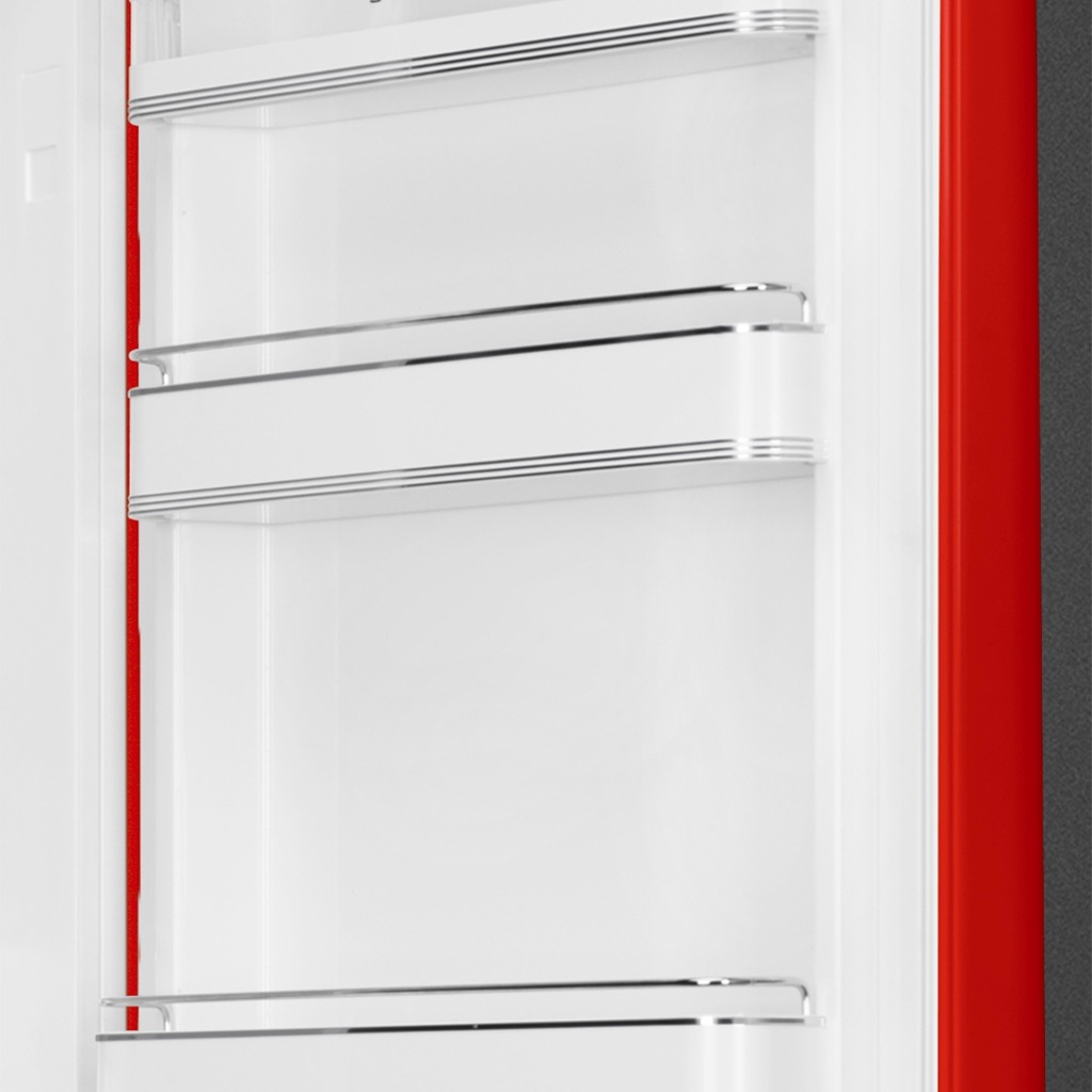 Tủ lạnh Smeg FAB32RRD5 được thiết kế các viền bo bằng mạ Chrome thanh lịch