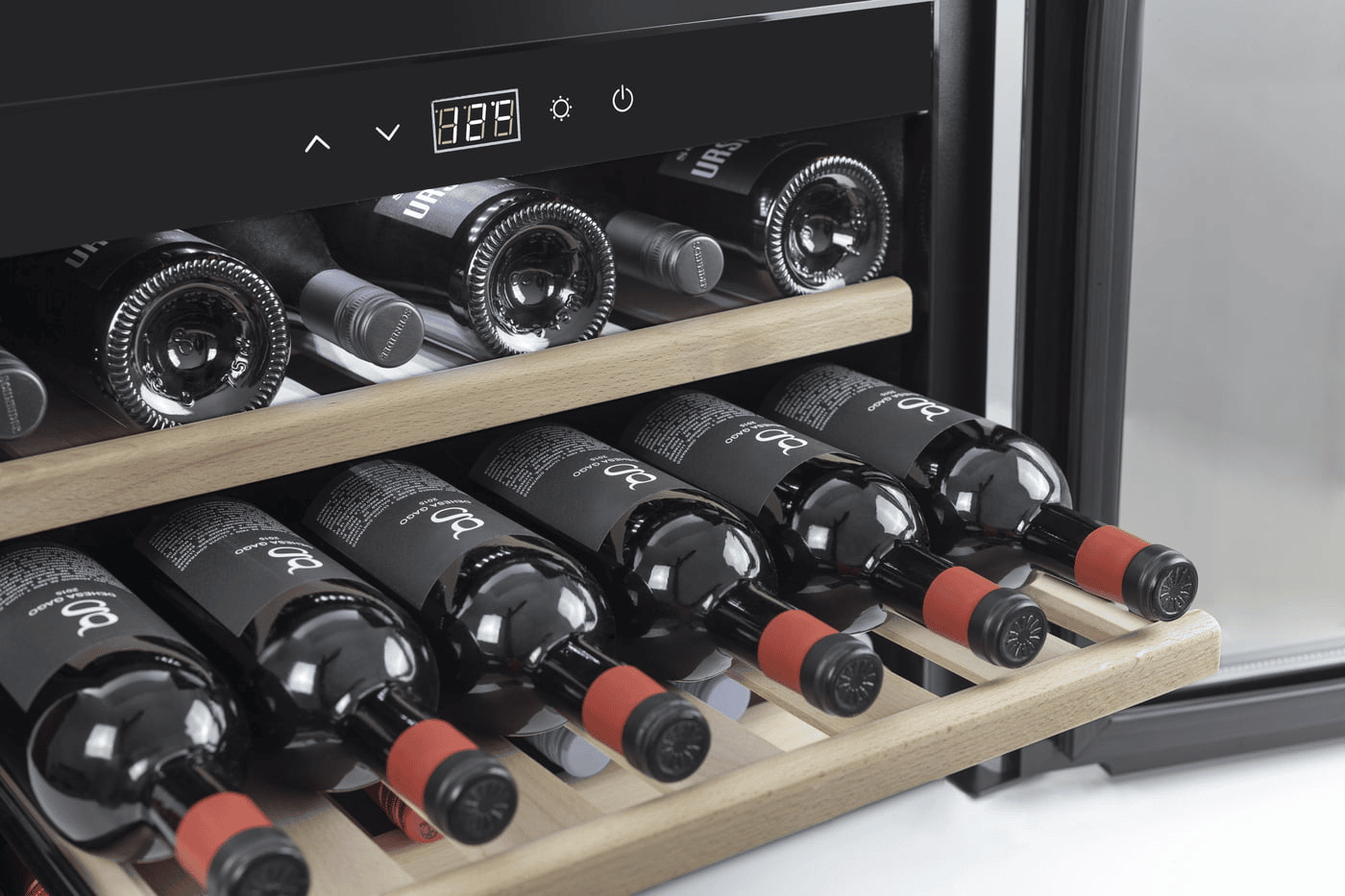 Tủ bảo quản rượu vang Caso WineSafe 18 EB 628