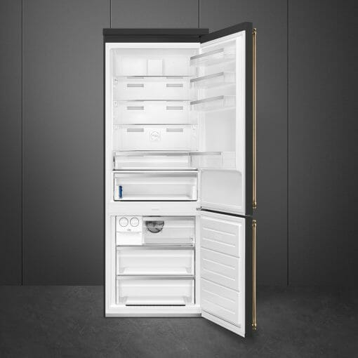Tổng thể thiết kế bên trong của chiếc tủ lạnh Smeg FA8005RAO5