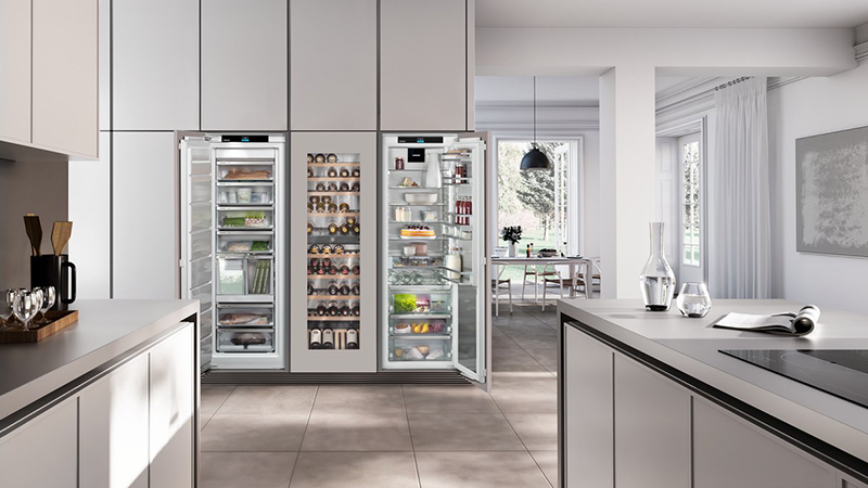 Hệ Tủ kết hợp Tủ đông - Tủ lạnh - Tủ rượu vang Liebherr với gam màu cánh gỗ vàng nhạt